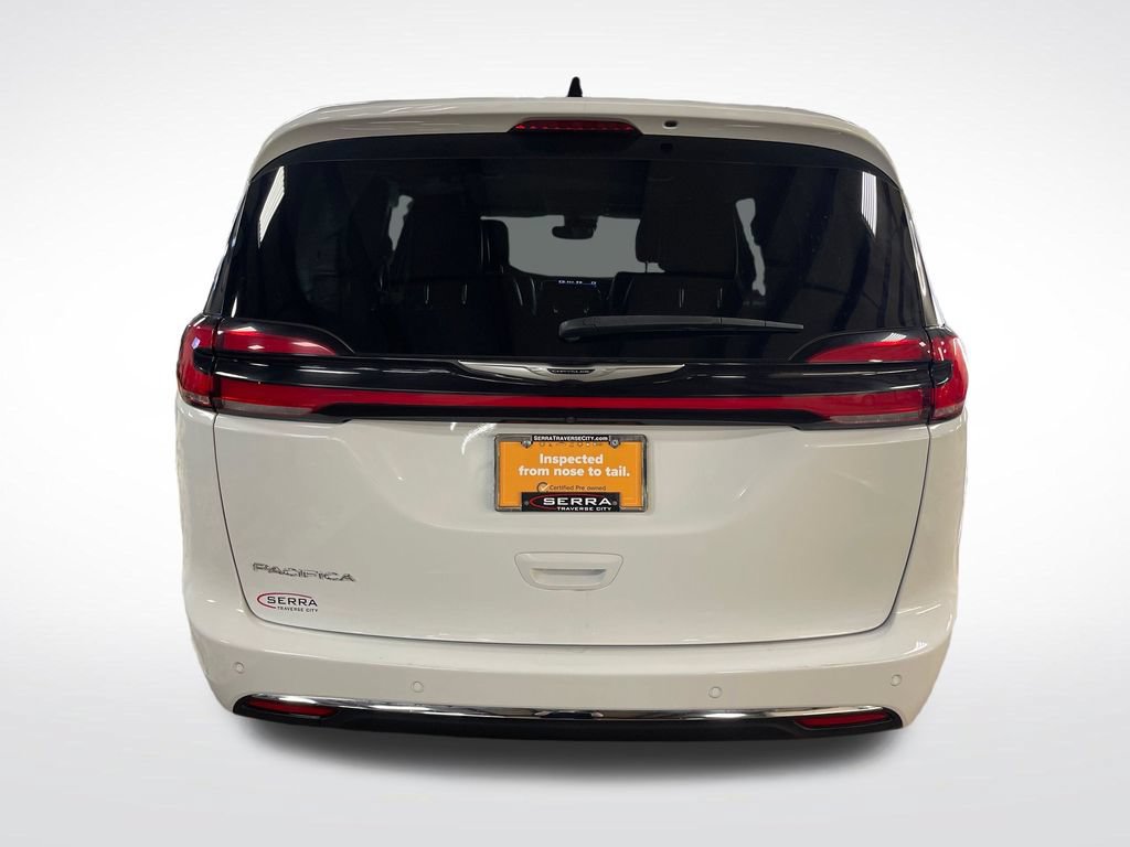 Used 2023 Chrysler Pacifica Touring-L FWD image 4