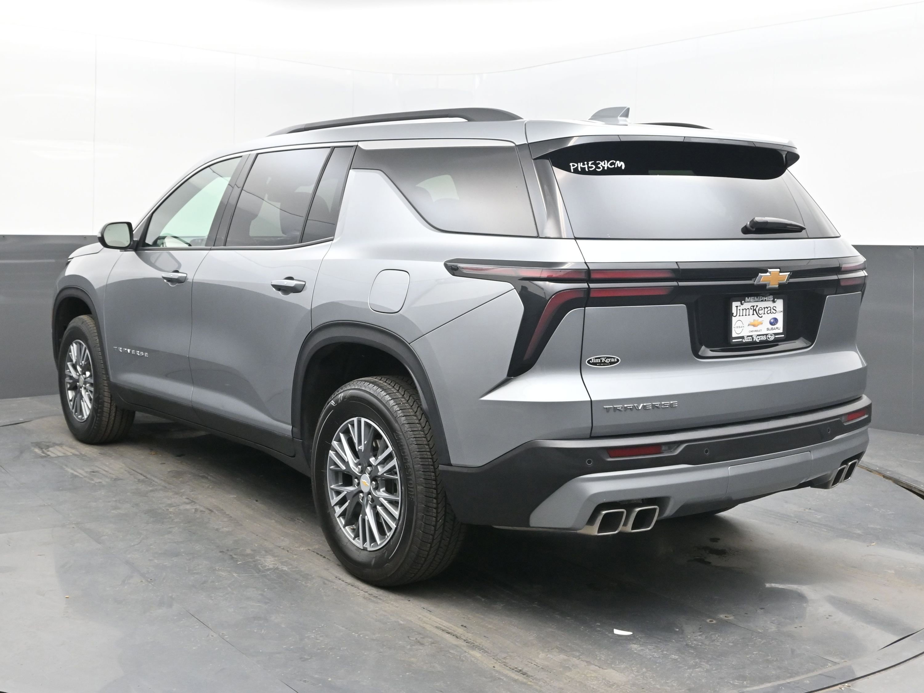 Used 2025 Chevrolet Traverse LT image 8