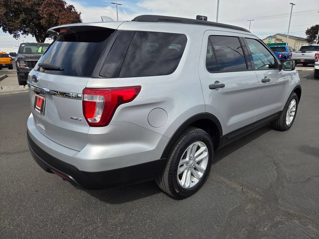 Used 2017 Ford Explorer 4WD image 3