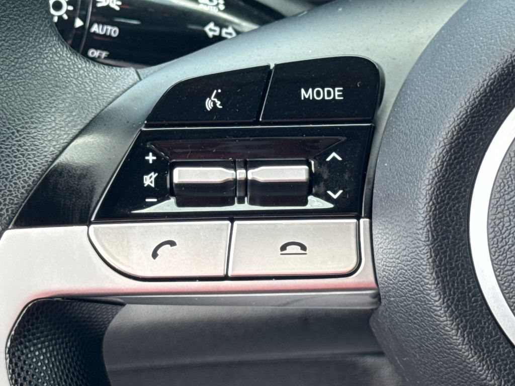 Used 2023 Hyundai Elantra SE w/ Cargo Package FWD image 30