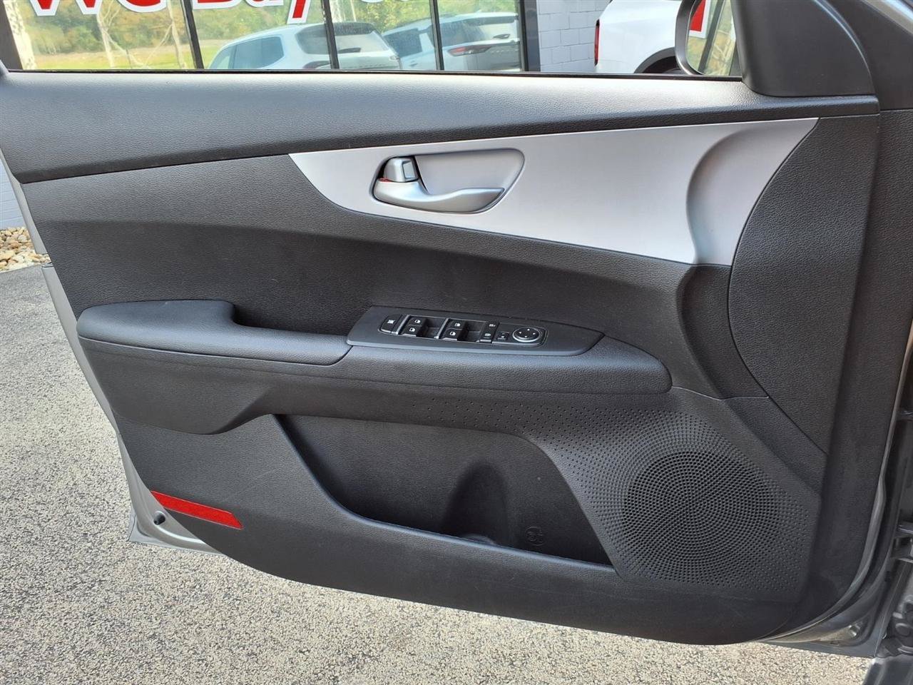 Used 2024 Kia Forte LXS FWD image 11