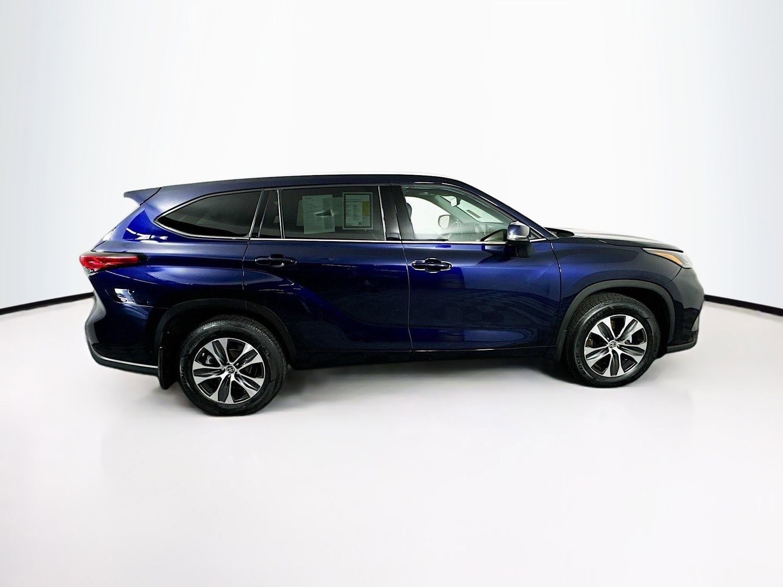 Used 2022 Toyota Highlander XLE image 8