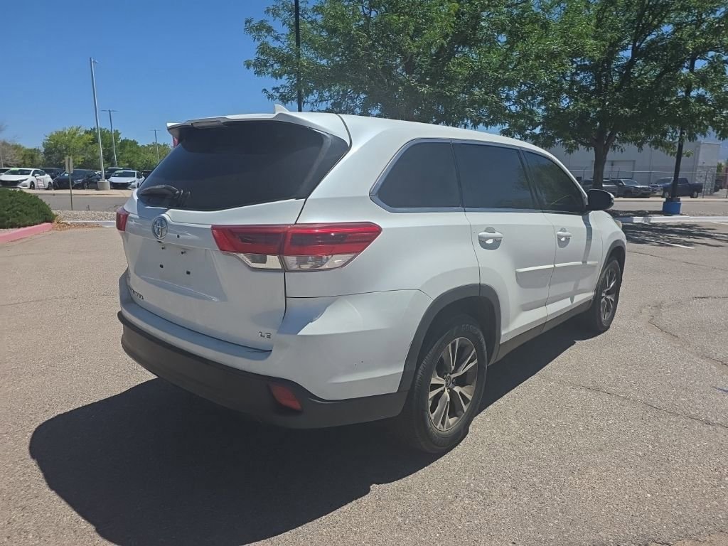 Used 2019 Toyota Highlander Plus FWD image 6