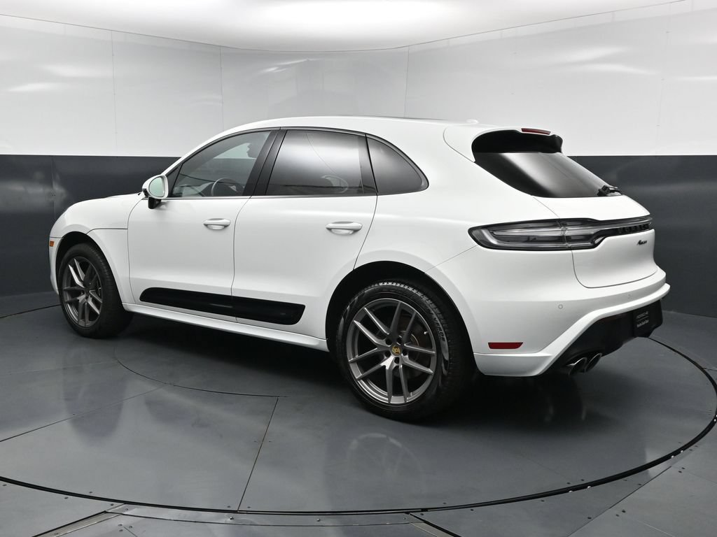 Certified 2025 Porsche Macan AWD/4WD image 3