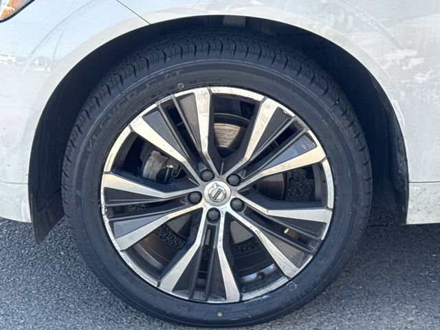 Used 2022 Volvo XC60 B5 Momentum w/ Protection Package Premier FWD image 23