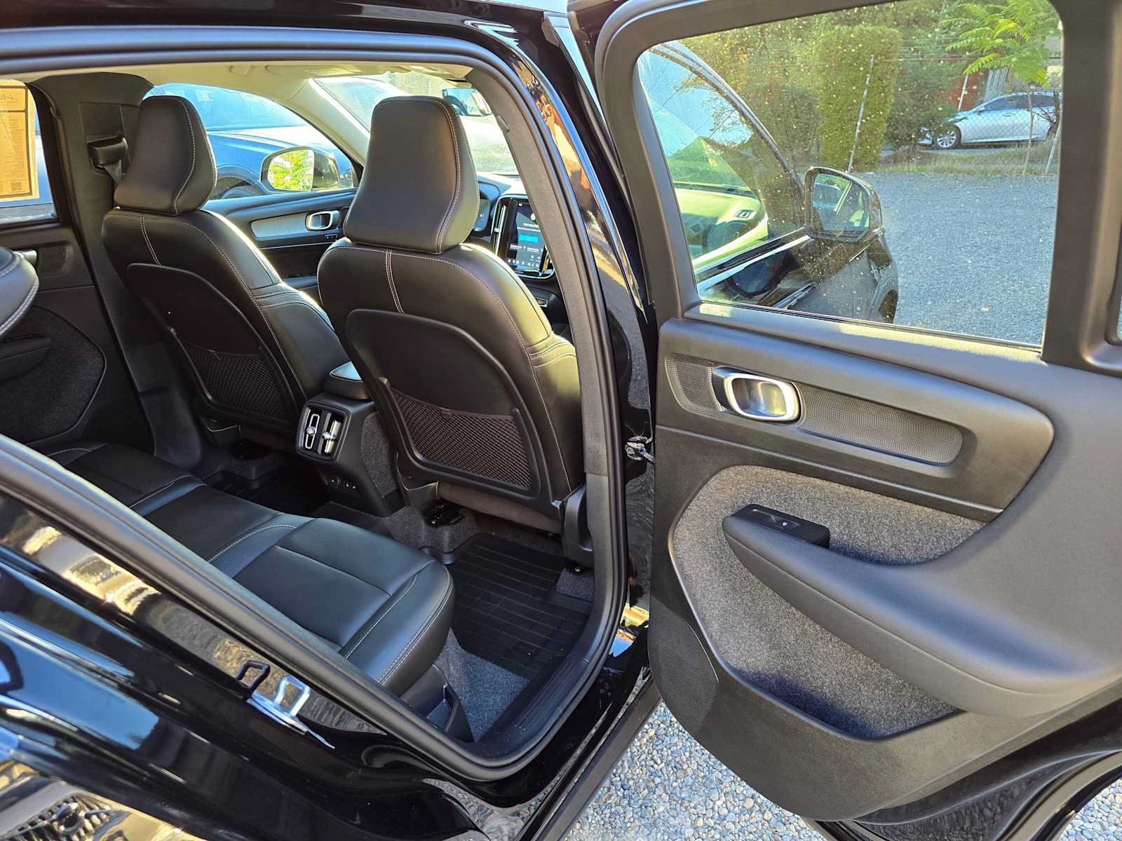 Used 2026 Volvo XC40 B5 Ultra w/ Climate Package AWD/4WD image 13