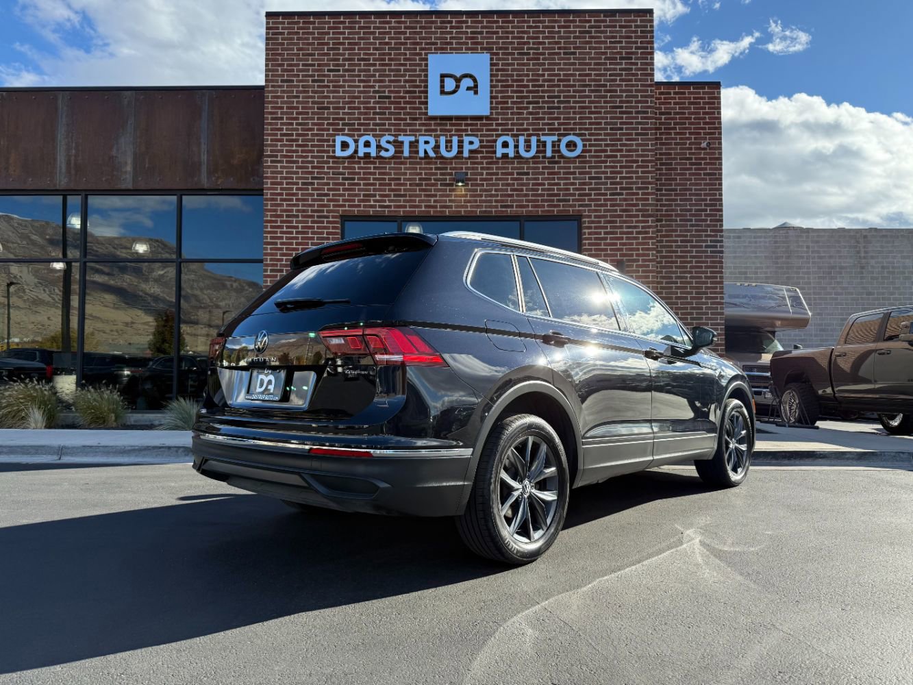 Used 2023 Volkswagen Tiguan SE image 7