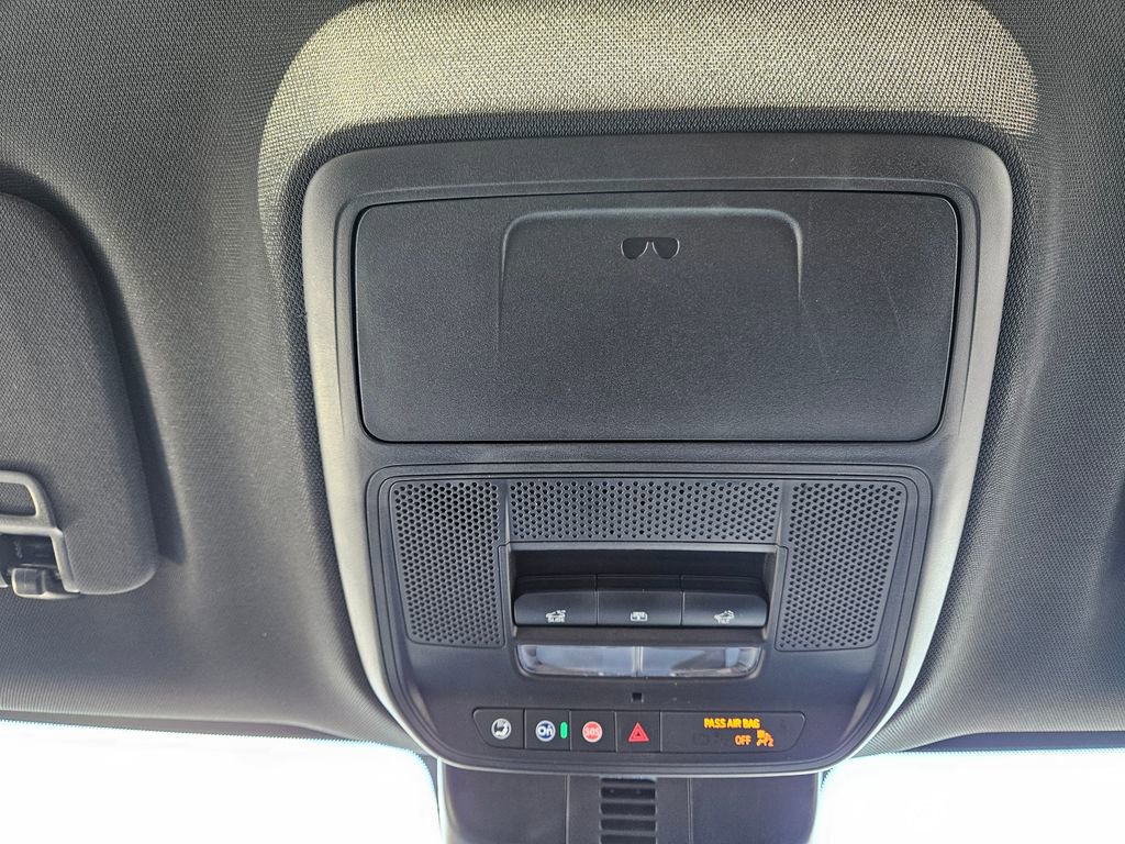 Used 2025 Chevrolet Traverse LT w/ Sun and Wheel Package image 21