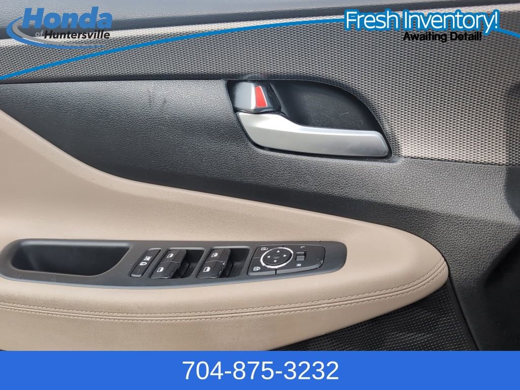 Used 2019 Hyundai Santa Fe SE image 25