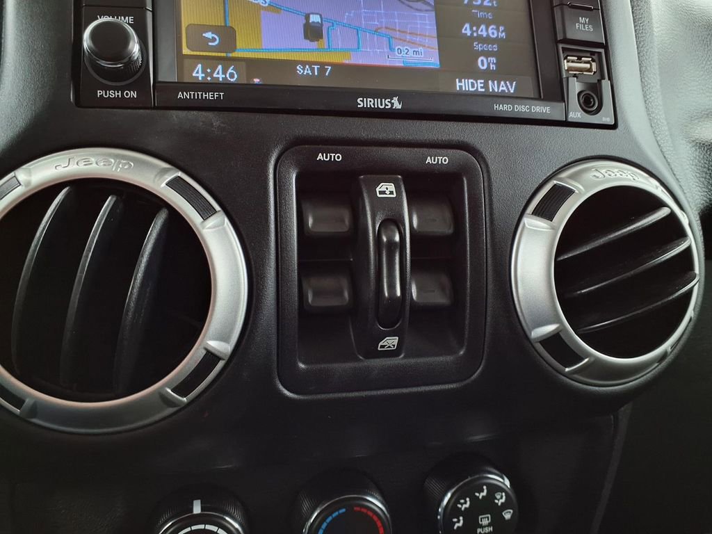 Used 2018 Jeep Wrangler Unlimited Rubicon w/ Connectivity Group image 8