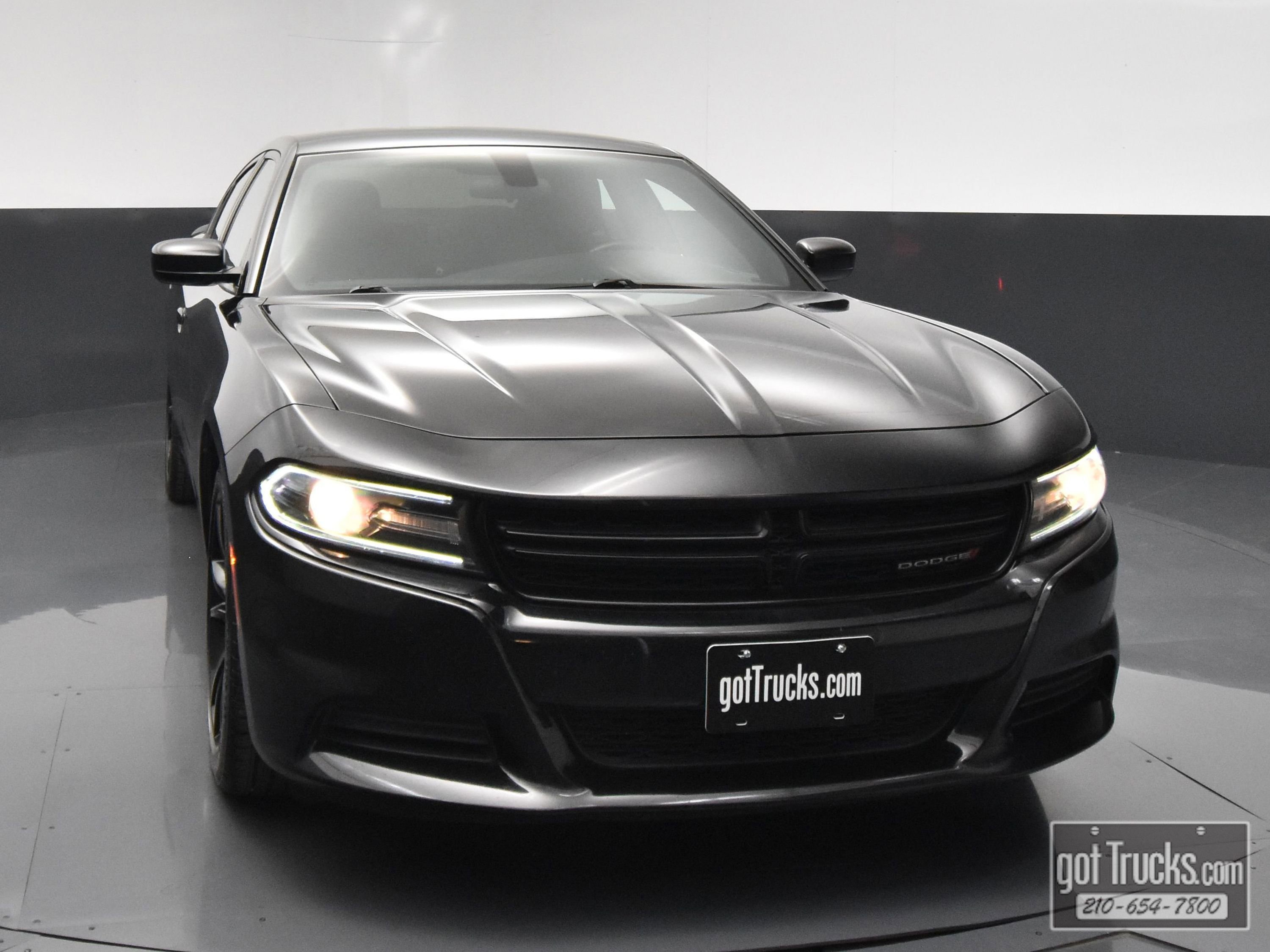 Used 2018 Dodge Charger SXT w/ Blacktop Package RWD image 46