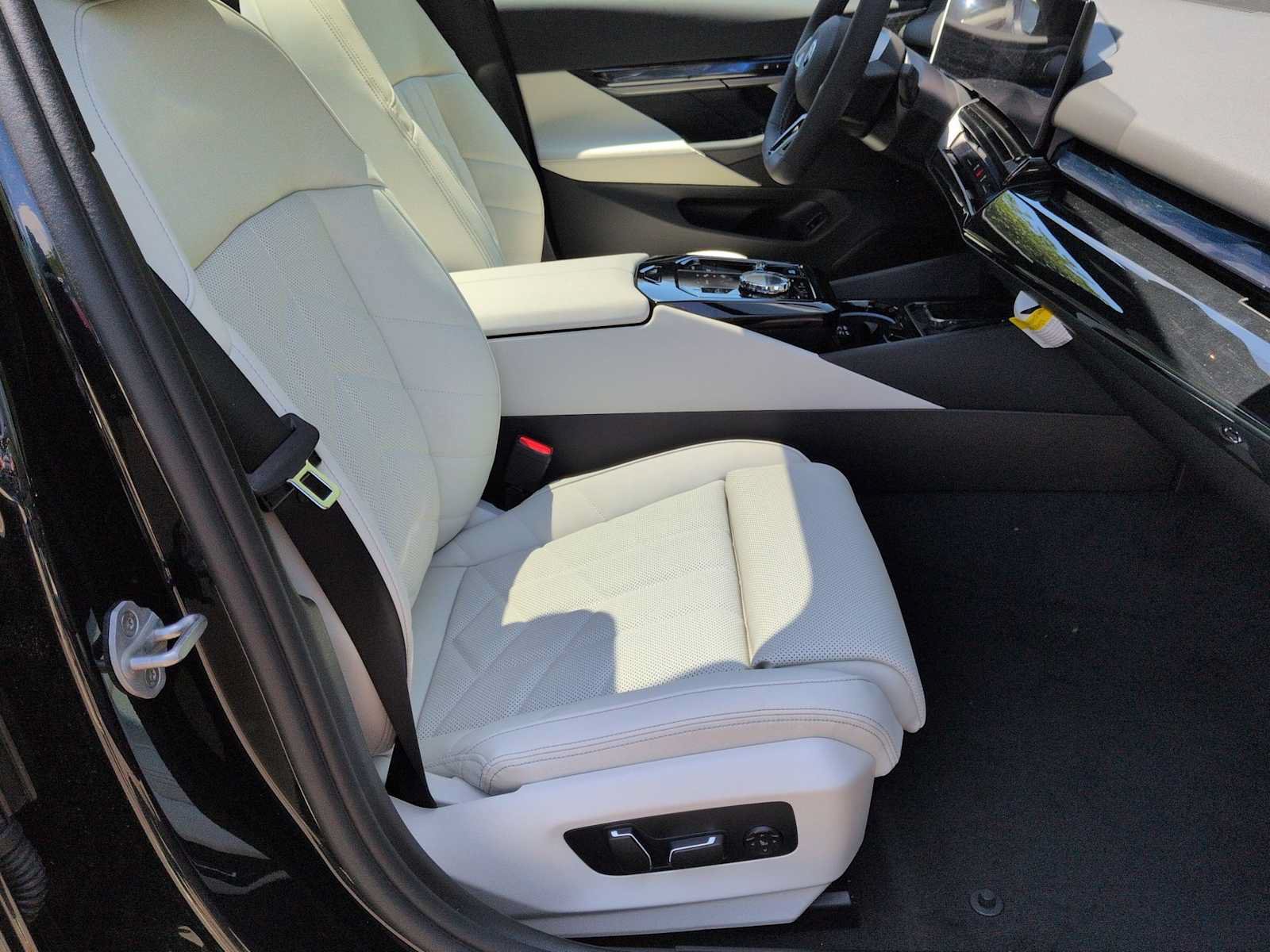 New 2026 BMW i5 w/ Executive Package AWD/4WD image 24