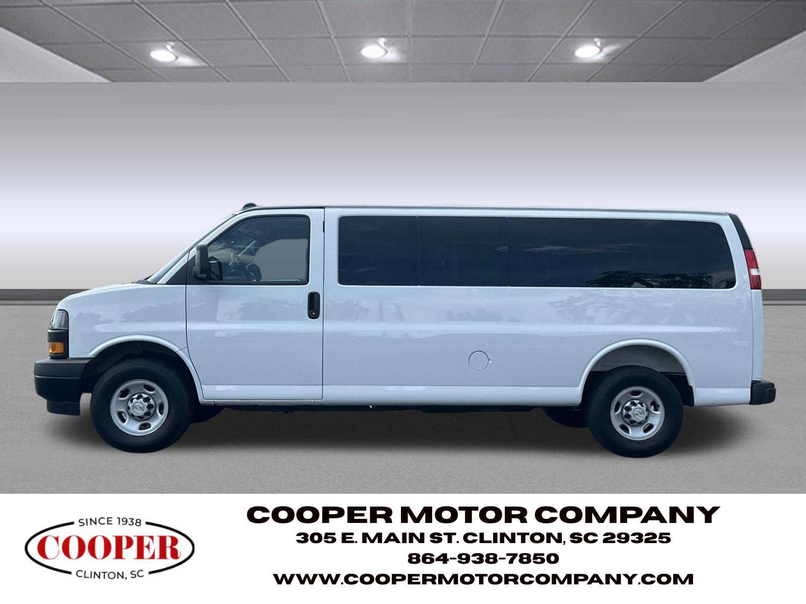 Used 2025 Chevrolet Express 3500 LS RWD image 2