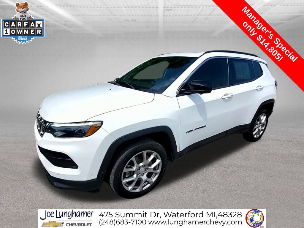 Used 2024 Jeep Compass Latitude w/ Sun and Sound Group AWD/4WD image 4