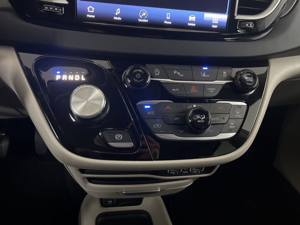 Used 2024 Chrysler Pacifica Touring-L image 68