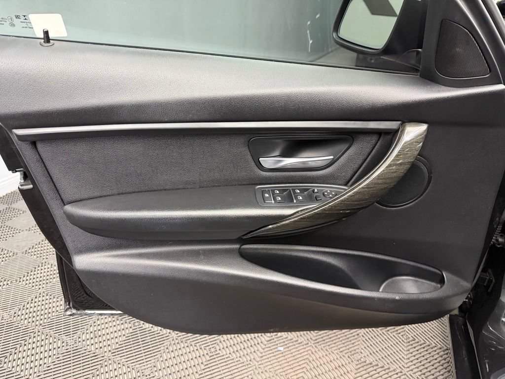 Used 2018 BMW 320i Sedan RWD image 36
