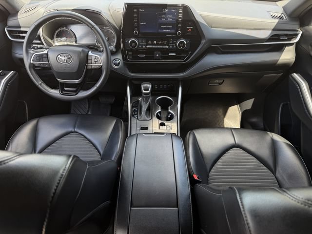 Used 2022 Toyota Highlander XSE FWD image 10