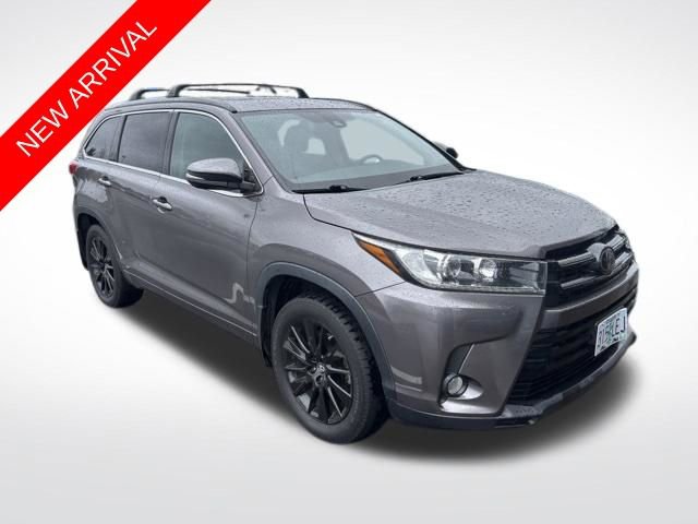 Used 2018 Toyota Highlander SE image 1