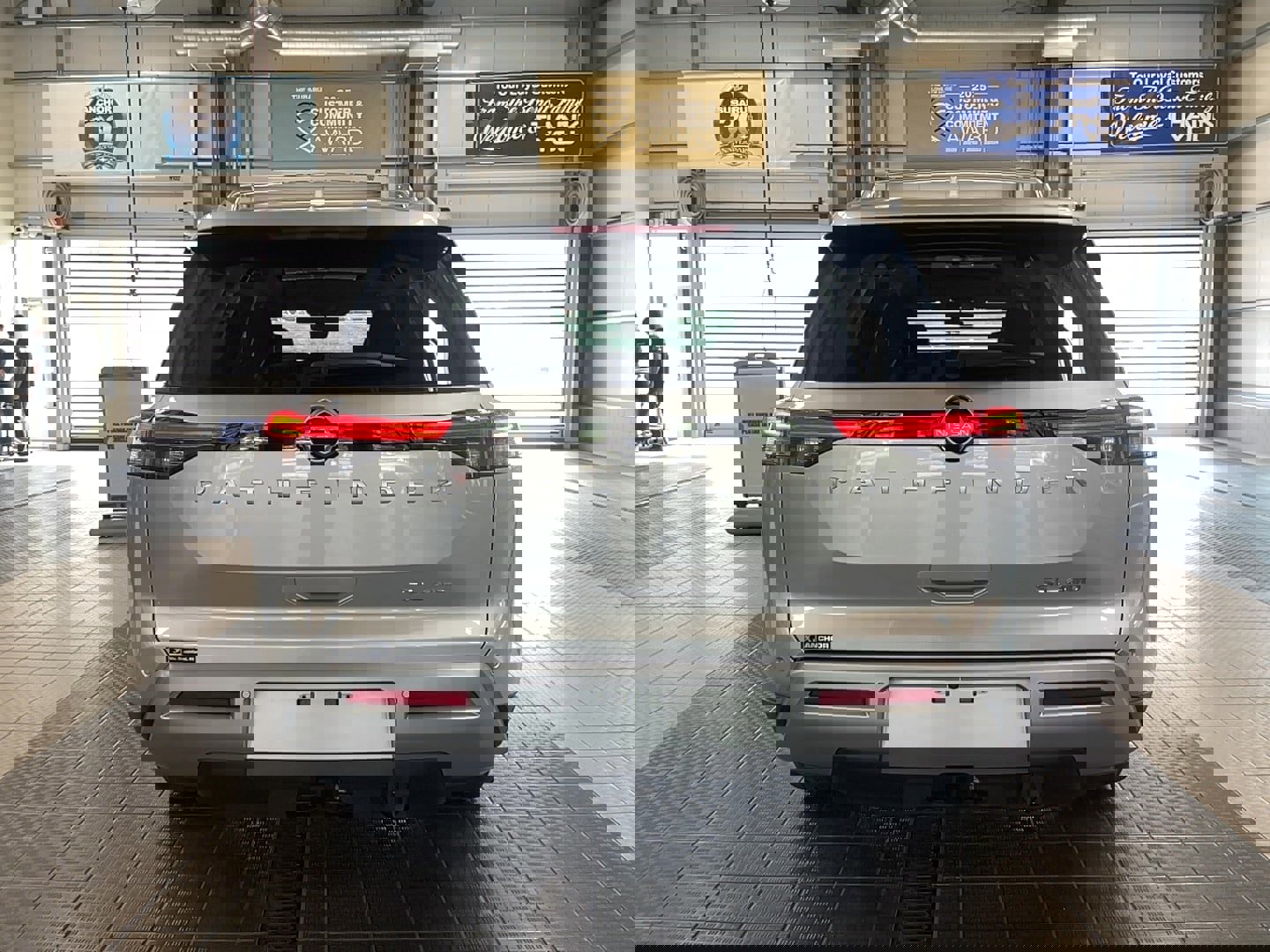 Used 2025 Nissan Pathfinder SL w/ SL Premium Package image 17