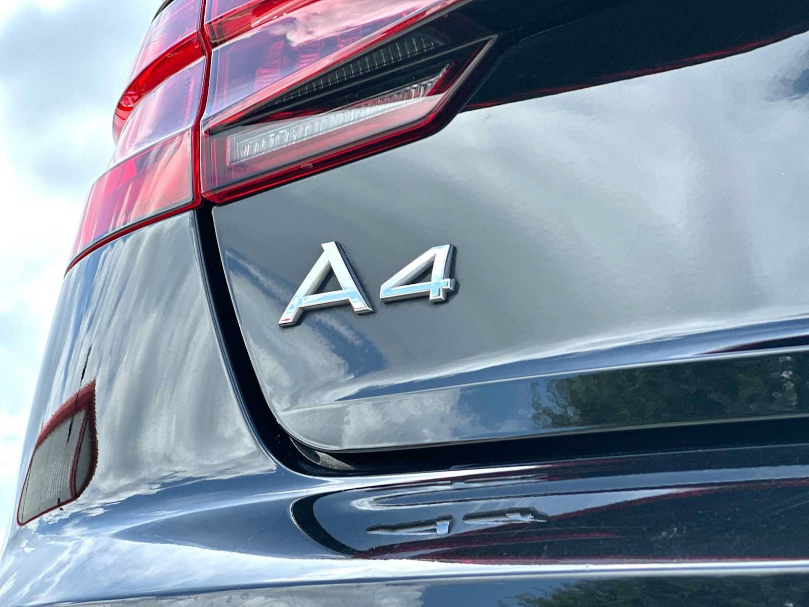 Used 2019 Audi A4 2.0T Premium FWD image 15
