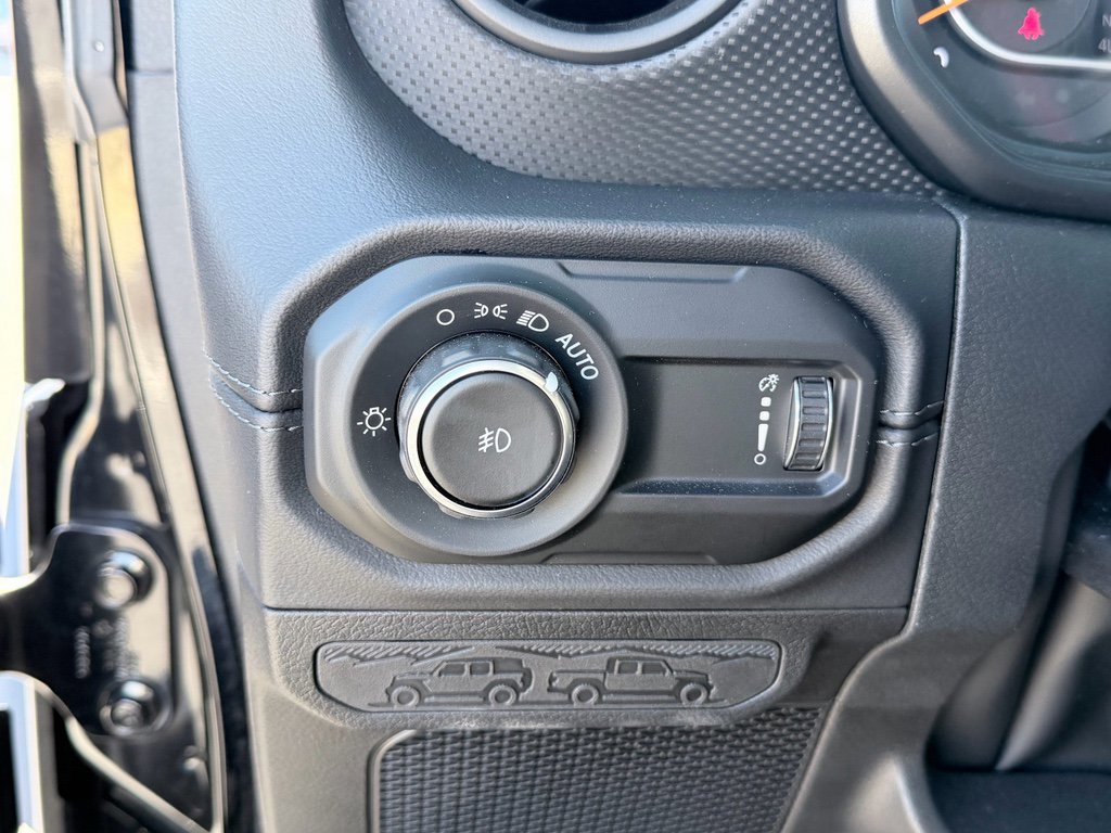 Used 2024 Jeep Wrangler Rubicon w/ XTREMEE 35" Tire Package image 12