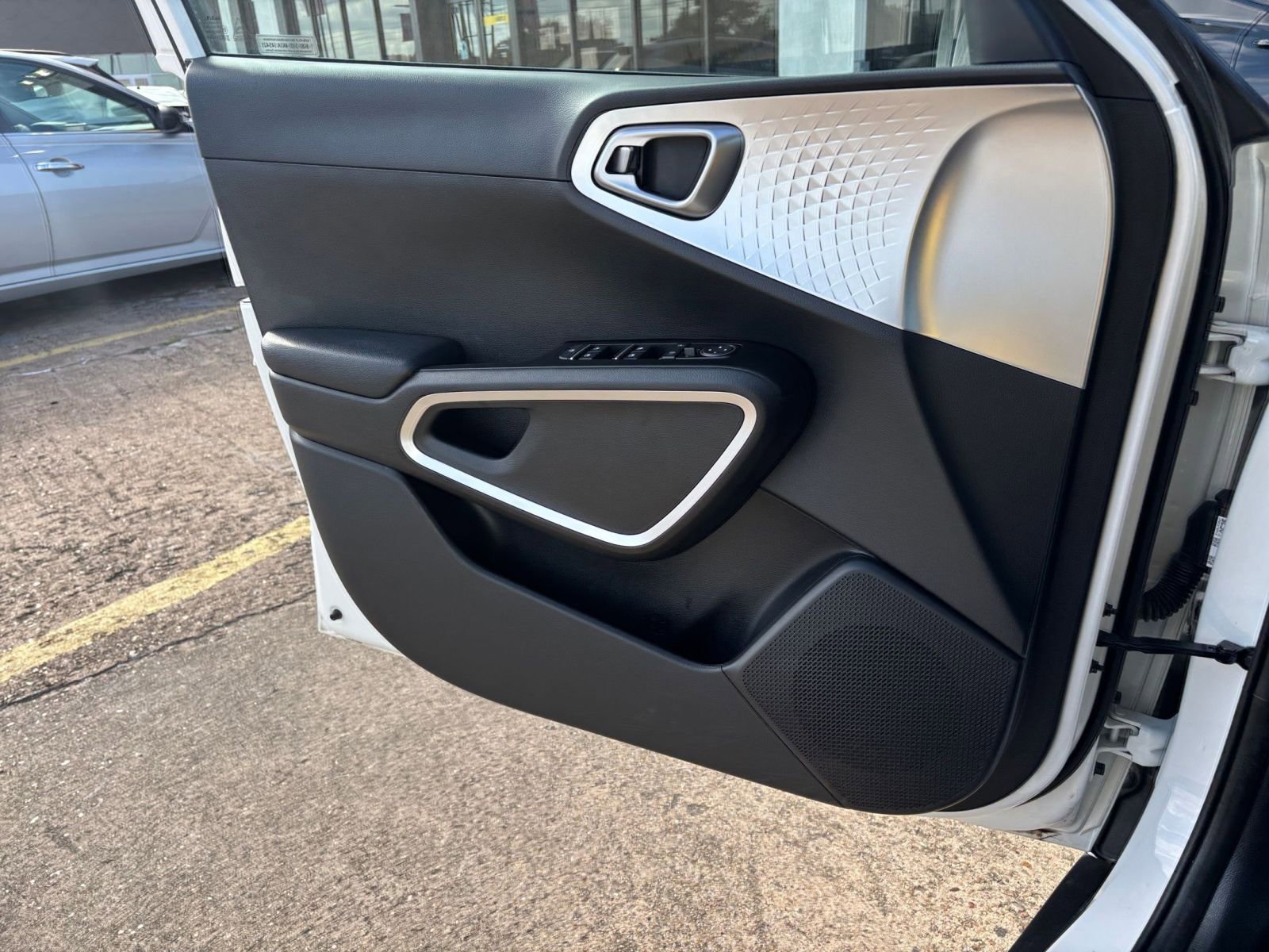 Used 2025 Kia Soul LX w/ LX Technology Package FWD image 18