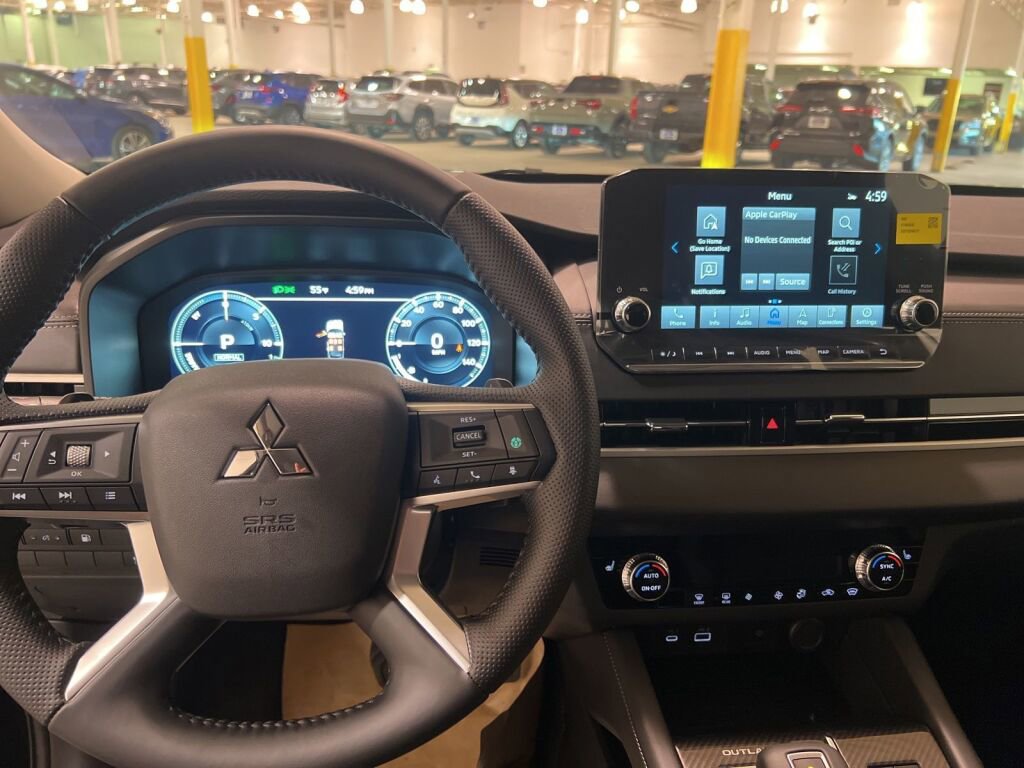 New 2025 Mitsubishi Outlander SE image 17