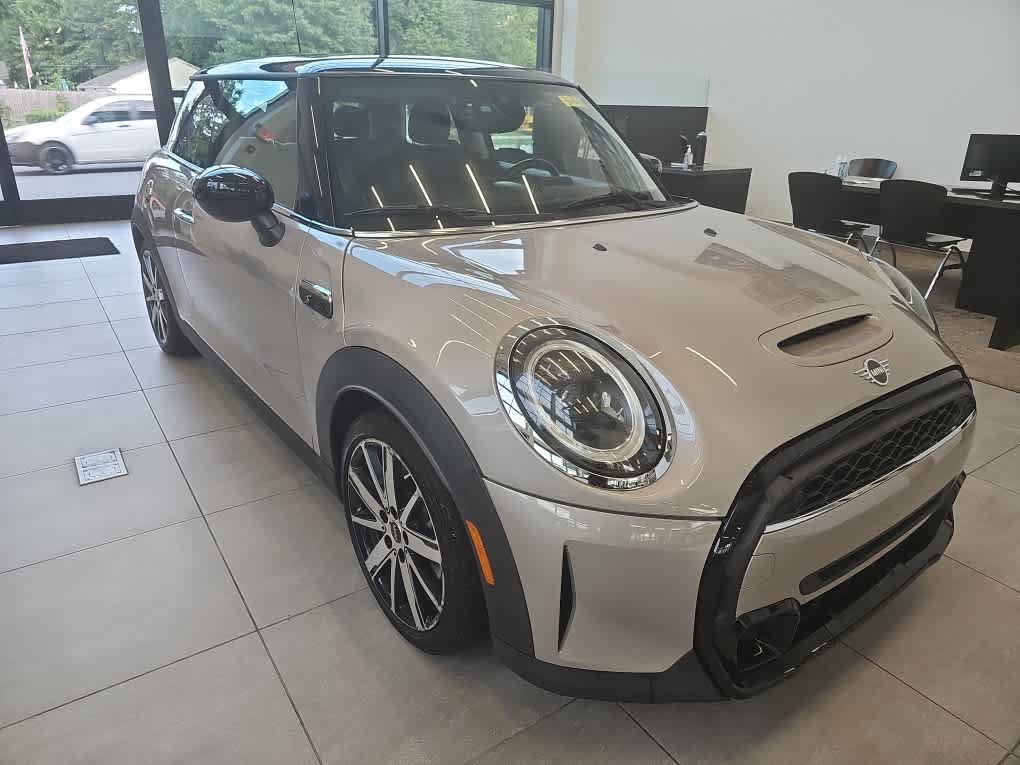 Used 2022 MINI Cooper S FWD image 2