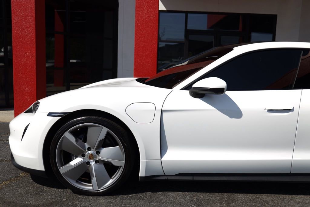 Used 2021 Porsche Taycan image 3