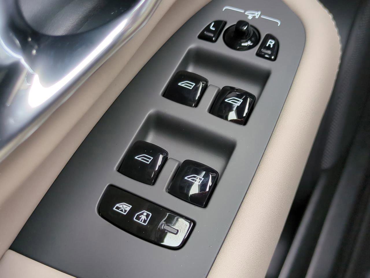 New 2026 Volvo XC90 B6 Ultra w/ Lounge Package image 23