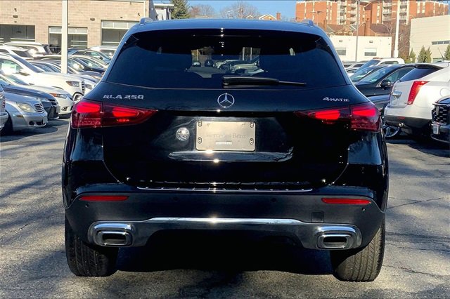 Used 2025 Mercedes-Benz GLA 250 4MATIC image 3