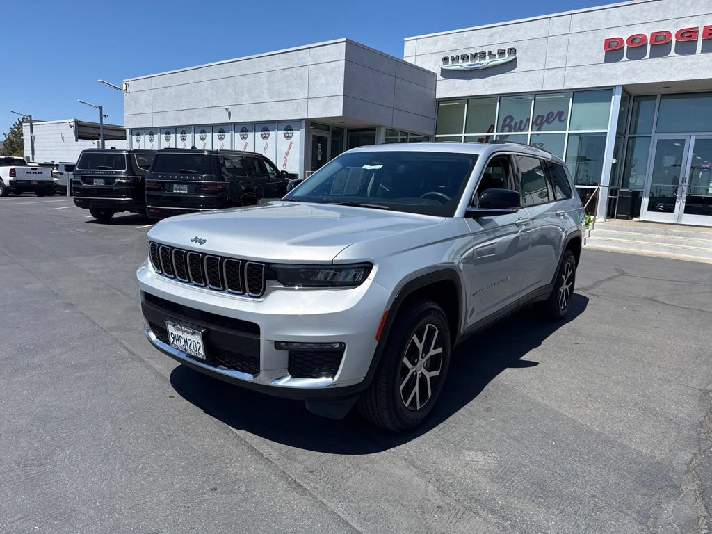 Used 2023 Jeep Grand Cherokee L Limited AWD/4WD image 3