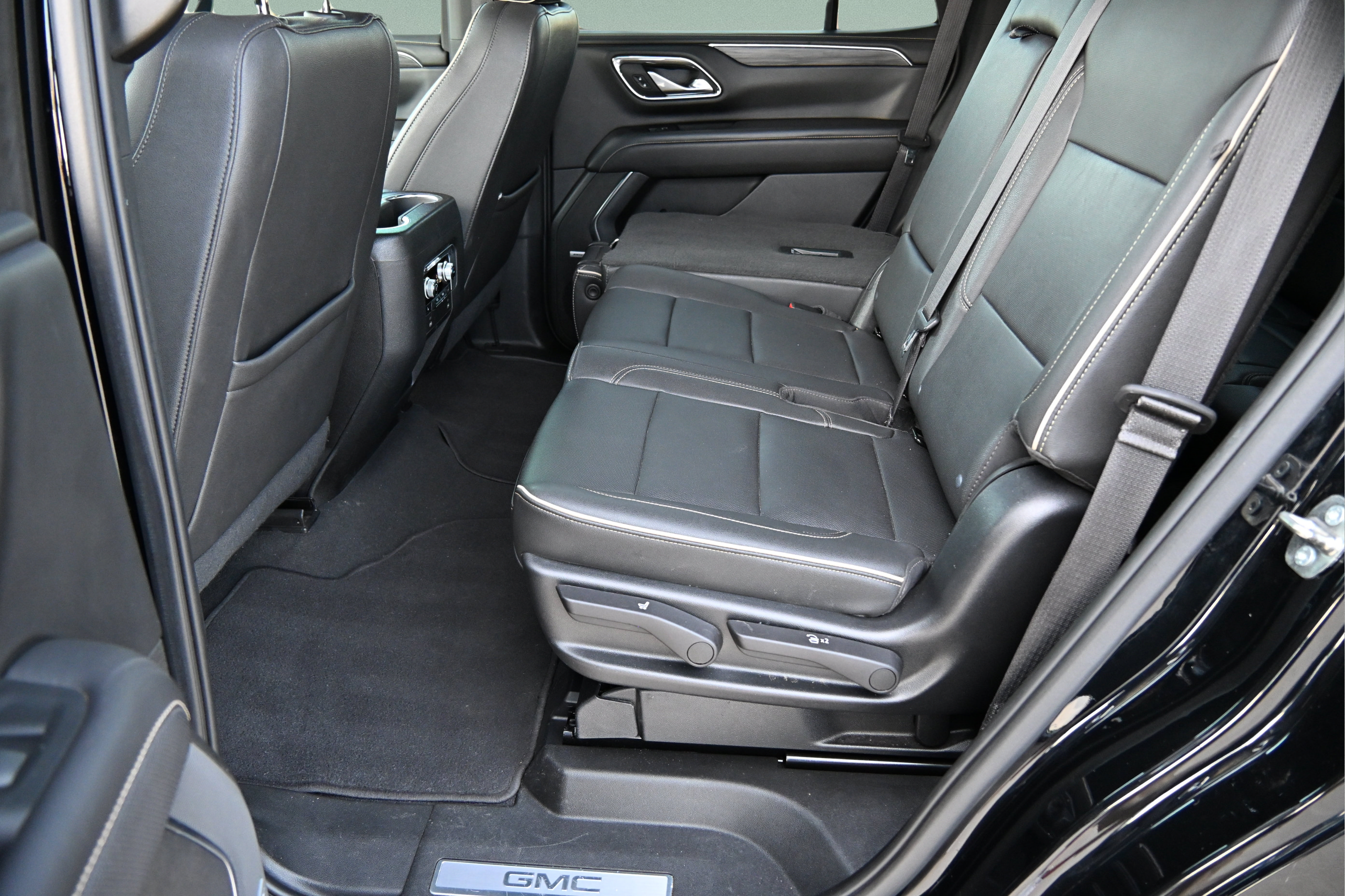 Used 2022 GMC Yukon SLT w/ SLT Premium Package AWD/4WD image 17