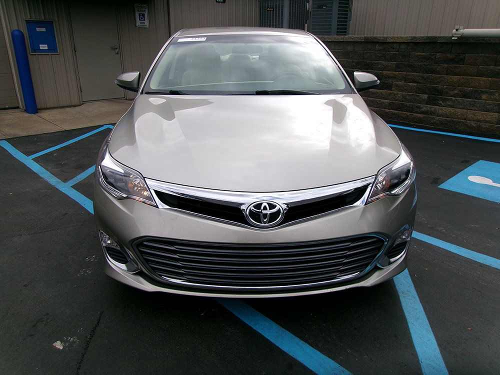 Used 2015 Toyota Avalon XLE w/ Preferred Accessory Package FWD image 3