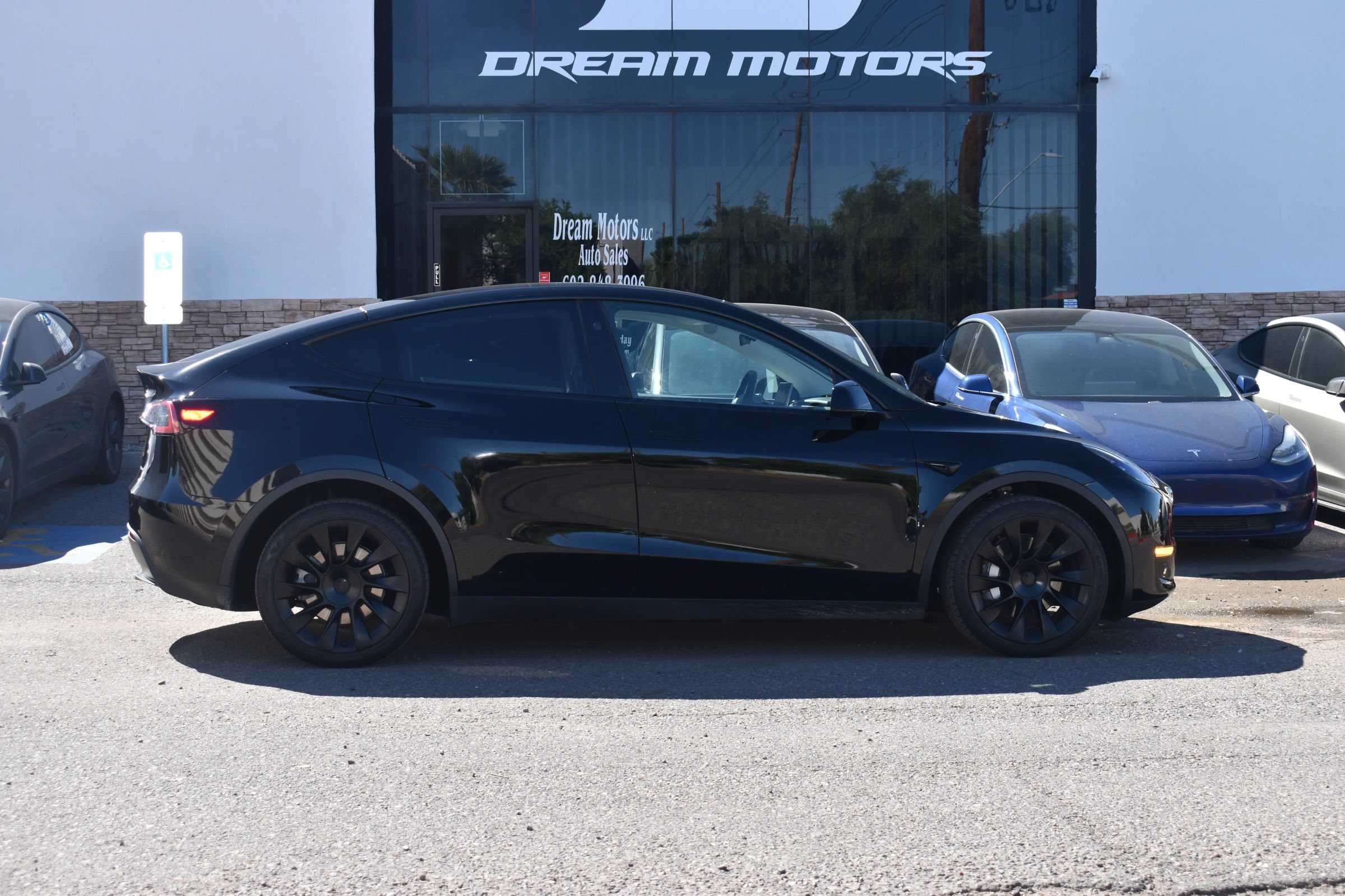 Used 2025 Tesla Model Y Long Range AWD/4WD image 9