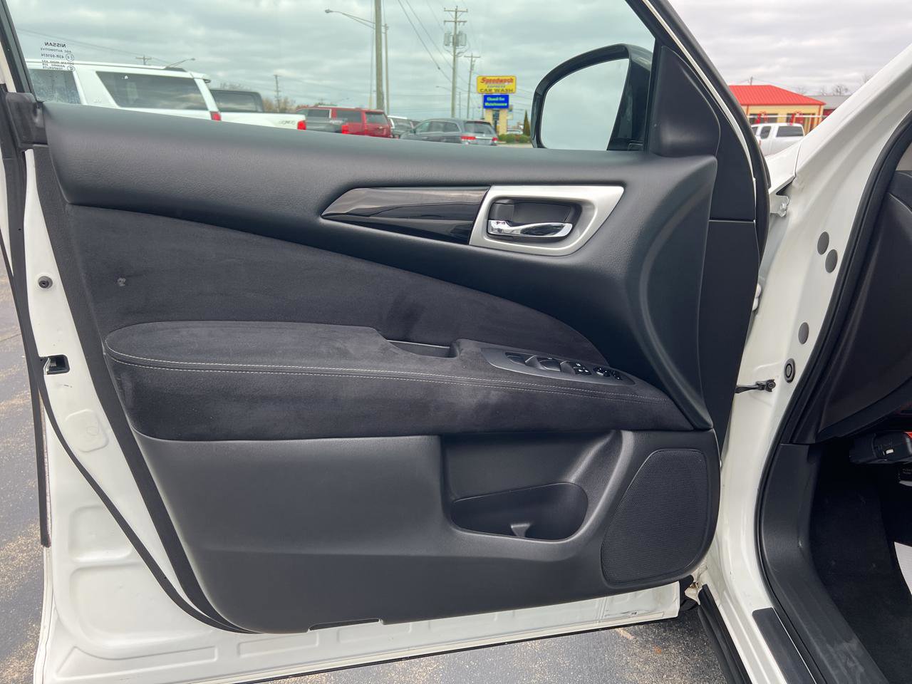 Used 2015 Nissan Pathfinder S AWD/4WD image 11