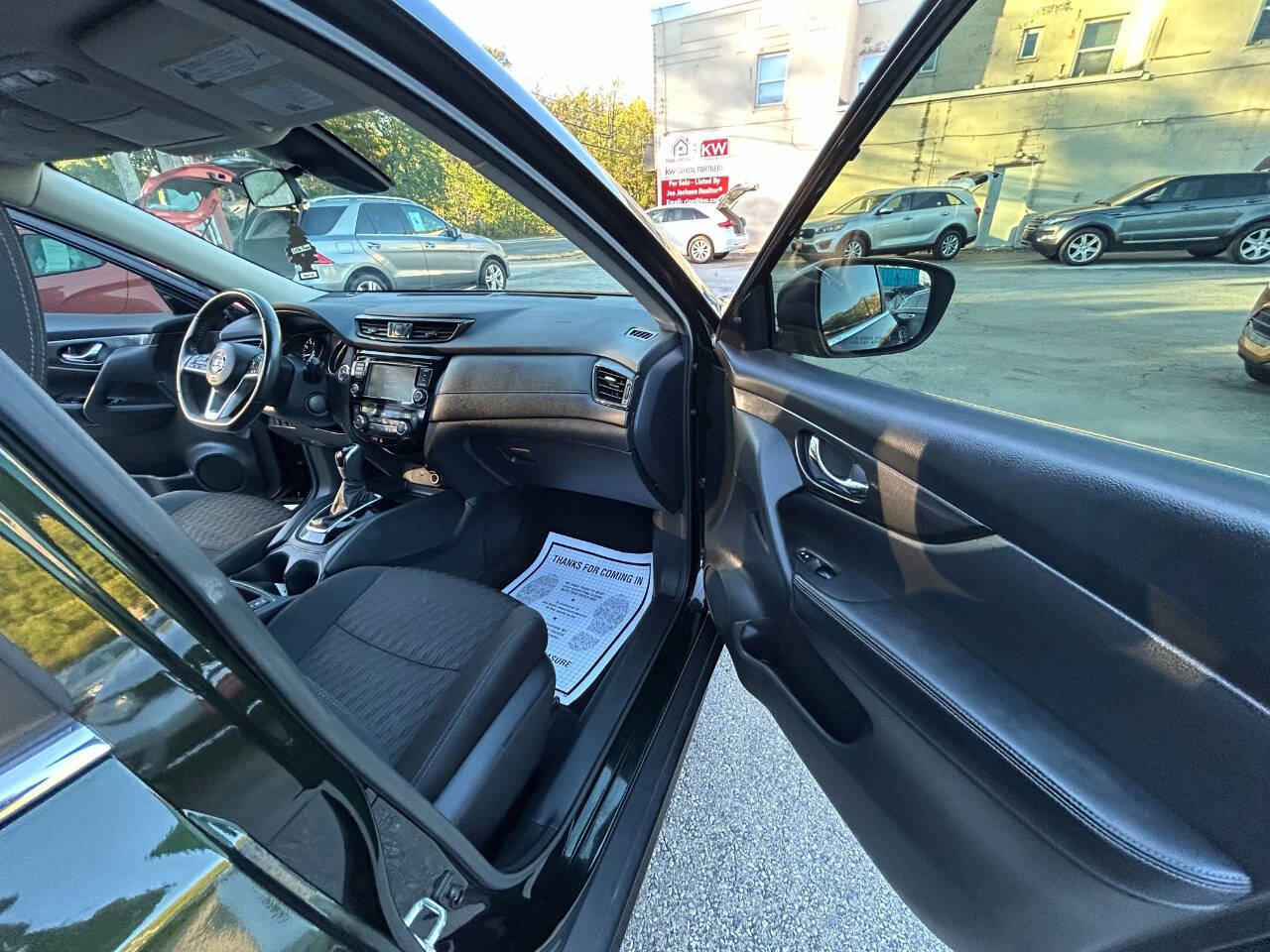 Used 2020 Nissan Rogue SV image 11