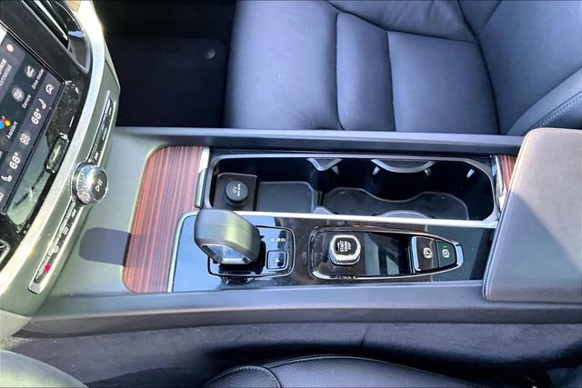 Used 2025 Volvo V60 B5 Cross Country Plus image 18