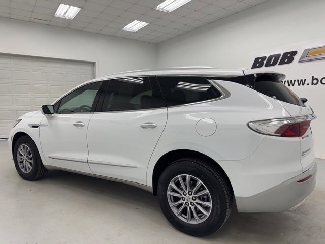 Used 2023 Buick Enclave Essence image 7