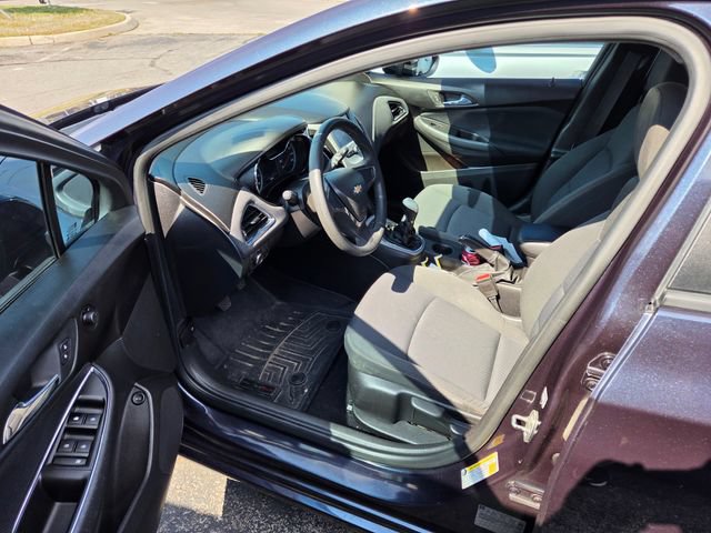 Used 2016 Chevrolet Cruze LS FWD image 13