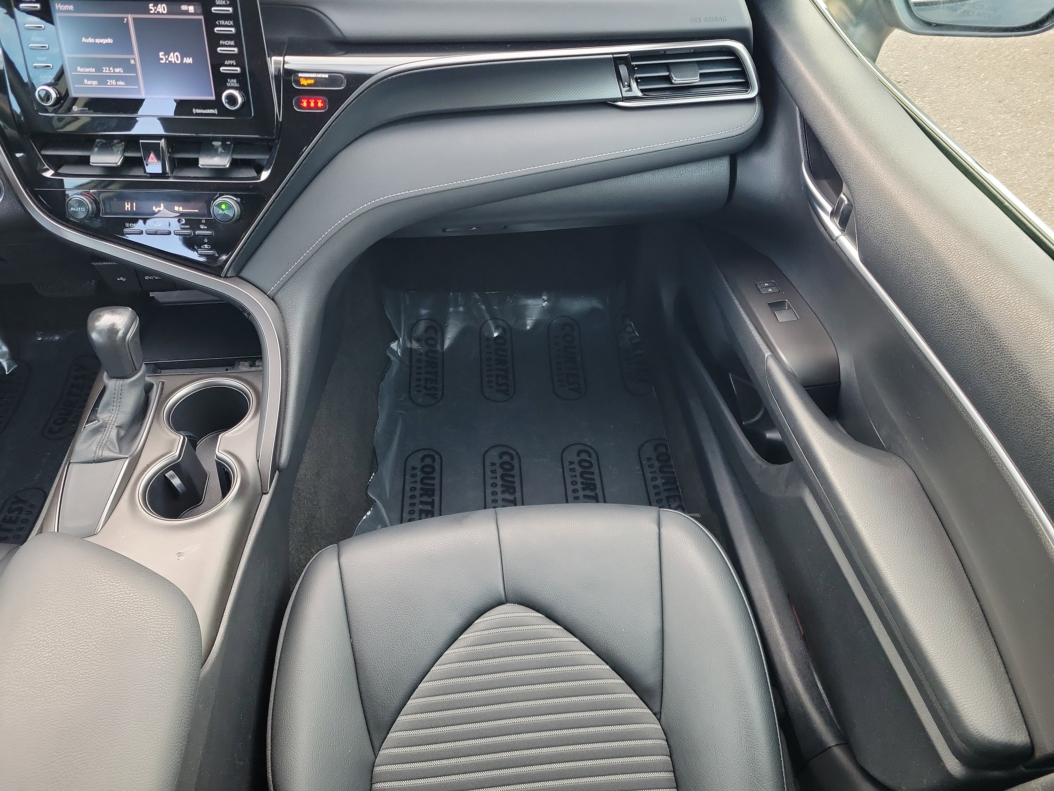 Used 2021 Toyota Camry SE w/ Convenience Package image 16