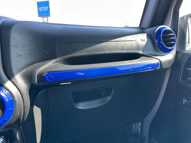 Used 2018 Jeep Wrangler Unlimited Sahara w/ Connectivity Group AWD/4WD image 25