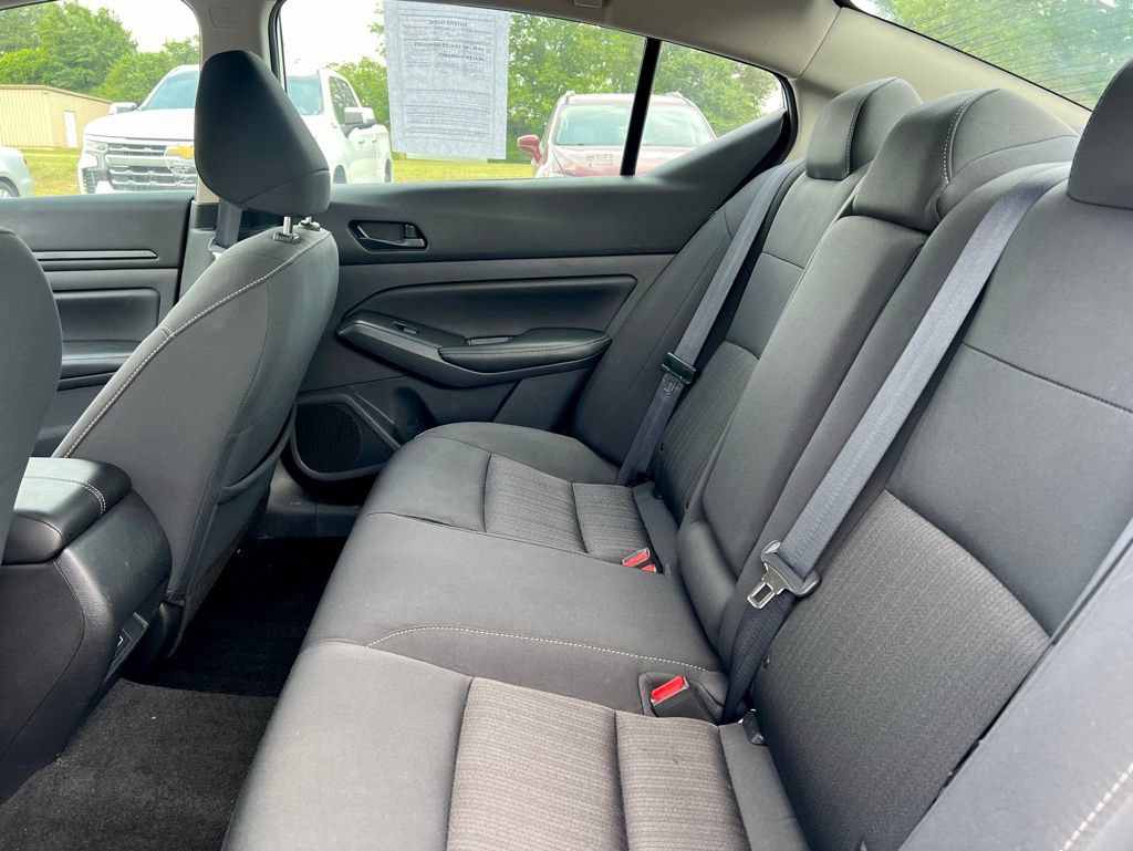 Used 2025 Nissan Altima 2.5 SV FWD image 5