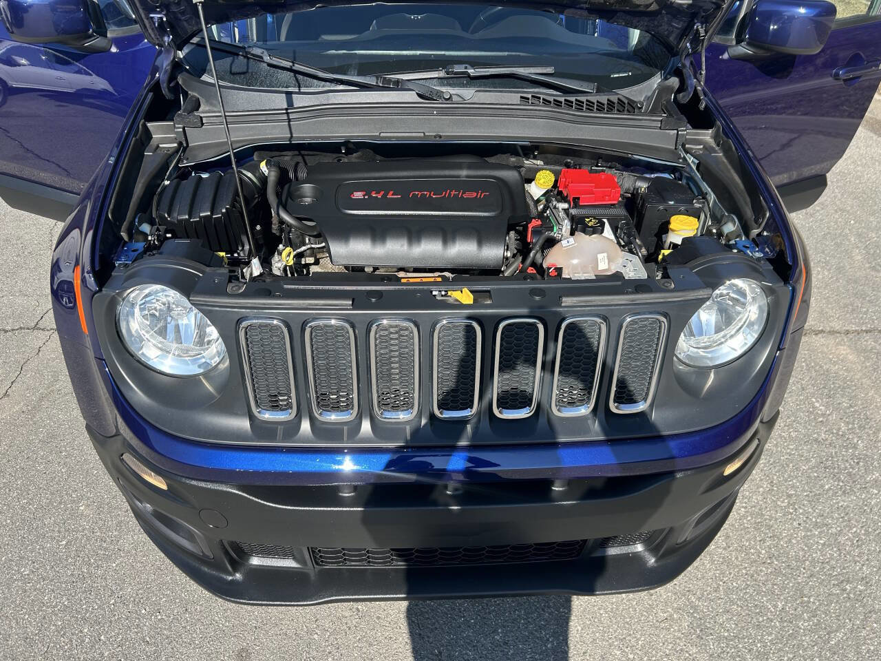 Used 2018 Jeep Renegade Latitude w/ Cold Weather Group AWD/4WD image 18