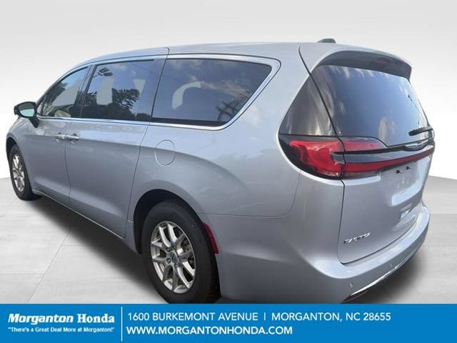 Used 2024 Chrysler Pacifica Touring-L FWD image 6