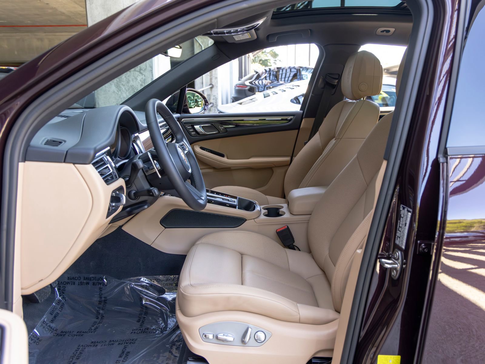 Certified 2026 Porsche Macan AWD/4WD image 27