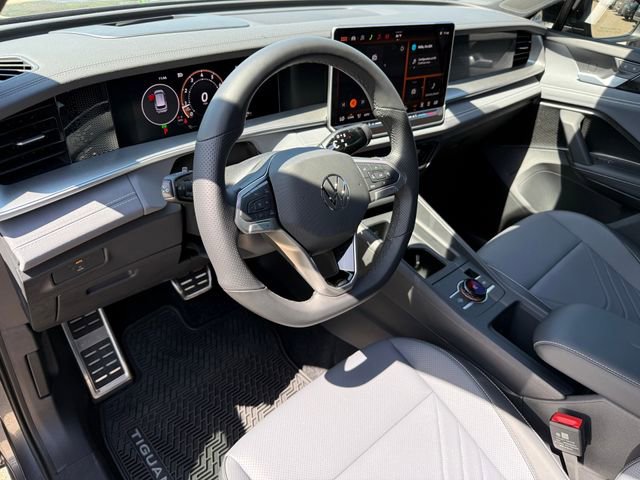 Certified 2026 Volkswagen Tiguan SE R-Line FWD image 8