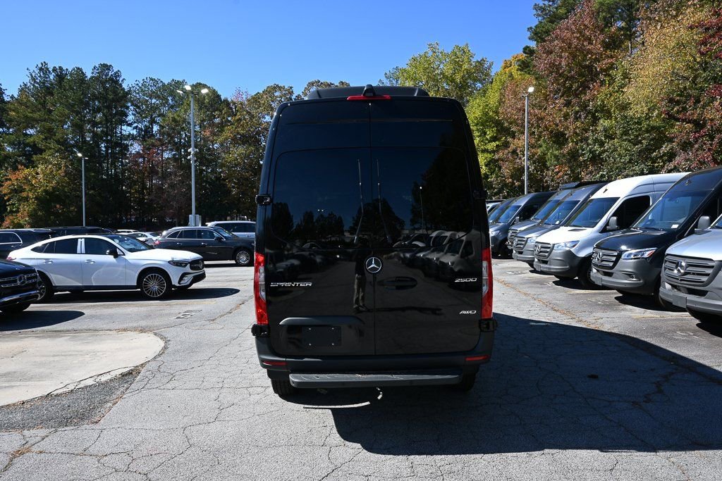 Used 2025 Mercedes-Benz Sprinter 2500 image 25