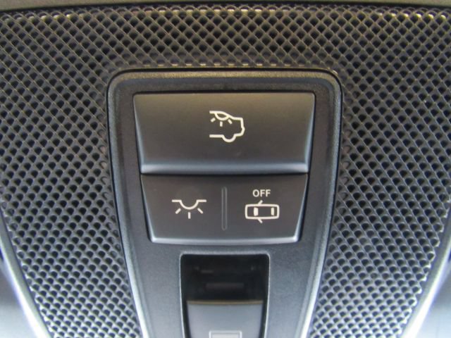 Used 2020 Mercedes-Benz GLA 250 w/ Premium Package image 53