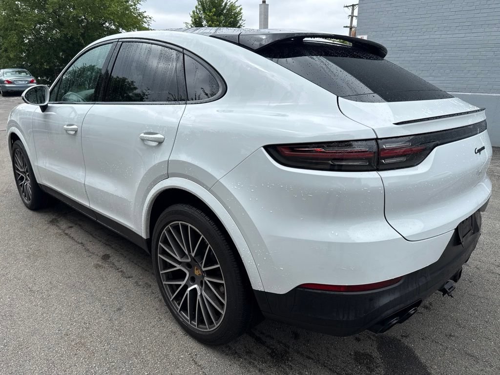 Used 2022 Porsche Cayenne Platinum Edition AWD/4WD image 3